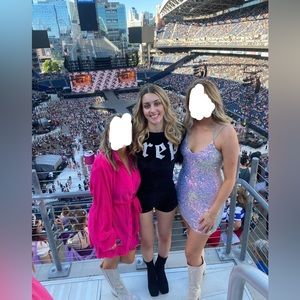 Taylor Swift Reputation LWYMMD Outfit